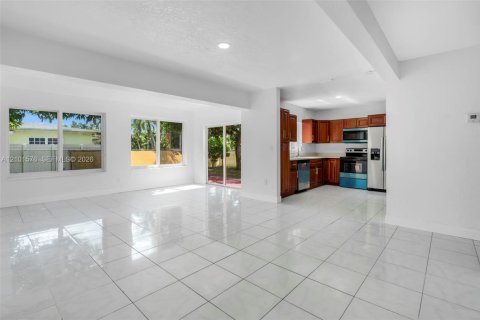 Villa ou maison à vendre à Miramar, Floride: 3 chambres, 117.24 m2 № 2406057 - photo 4