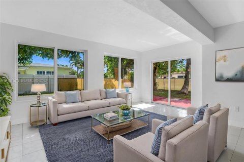 Villa ou maison à vendre à Miramar, Floride: 3 chambres, 117.24 m2 № 2406057 - photo 3