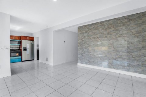 Villa ou maison à vendre à Miramar, Floride: 3 chambres, 117.24 m2 № 2406057 - photo 9
