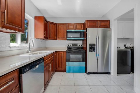 Villa ou maison à vendre à Miramar, Floride: 3 chambres, 117.24 m2 № 2406057 - photo 11