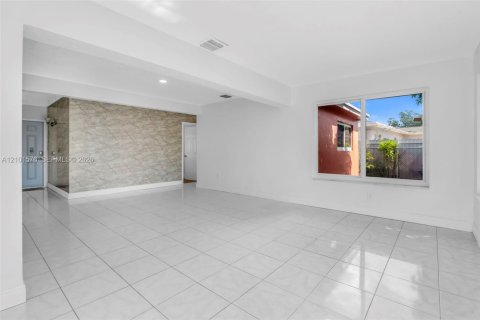 Villa ou maison à vendre à Miramar, Floride: 3 chambres, 117.24 m2 № 2406057 - photo 6