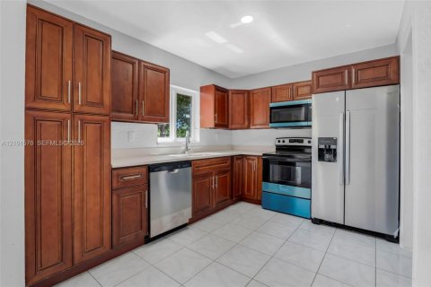 Villa ou maison à vendre à Miramar, Floride: 3 chambres, 117.24 m2 № 2406057 - photo 13