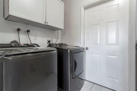 Villa ou maison à vendre à Miramar, Floride: 3 chambres, 117.24 m2 № 2406057 - photo 26