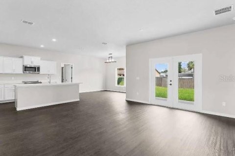 House in New Smyrna Beach, Florida 4 bedrooms, 178.93 sq.m. № 1642357 - photo 4