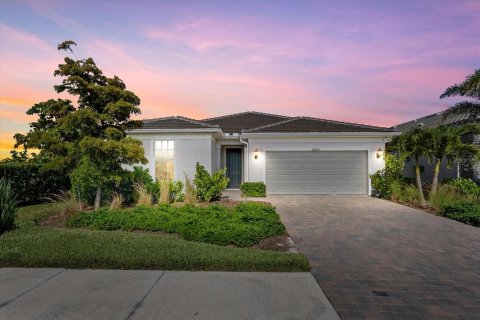House in Englewood, Florida 2 bedrooms, 180.97 sq.m. № 1749445 - photo 1