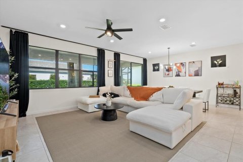 House in Englewood, Florida 2 bedrooms, 180.97 sq.m. № 1749445 - photo 7