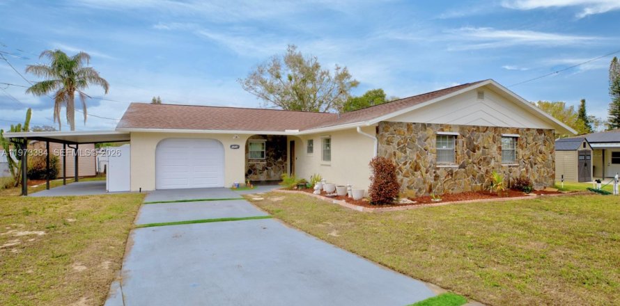 House in Sebring, Florida 3 bedrooms, 136.29 sq.m. № 2034047