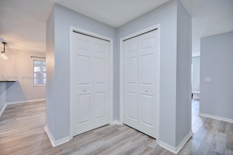 House in Sebring, Florida 3 bedrooms, 136.29 sq.m. № 2034047 - photo 12