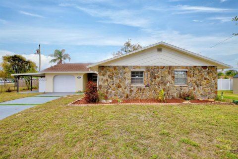 House in Sebring, Florida 3 bedrooms, 136.29 sq.m. № 2034047 - photo 2