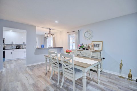 House in Sebring, Florida 3 bedrooms, 136.29 sq.m. № 2034047 - photo 7