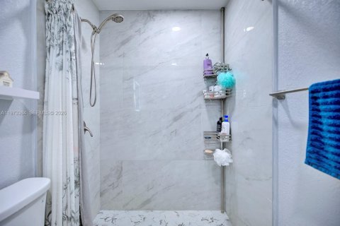 House in Sebring, Florida 3 bedrooms, 136.29 sq.m. № 2034047 - photo 20