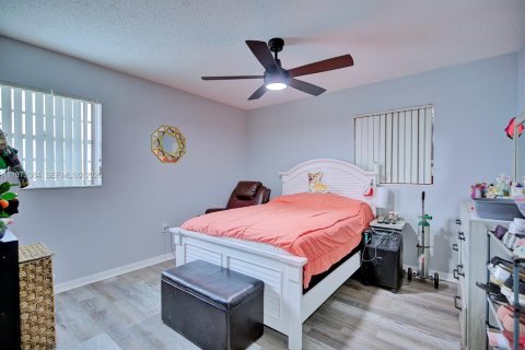 House in Sebring, Florida 3 bedrooms, 136.29 sq.m. № 2034047 - photo 18