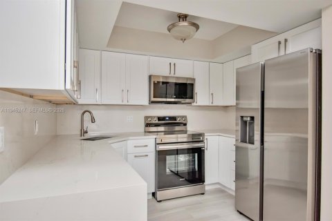 Townhouse in Delray Beach, Florida 3 bedrooms, 123.19 sq.m. № 2004275 - photo 6