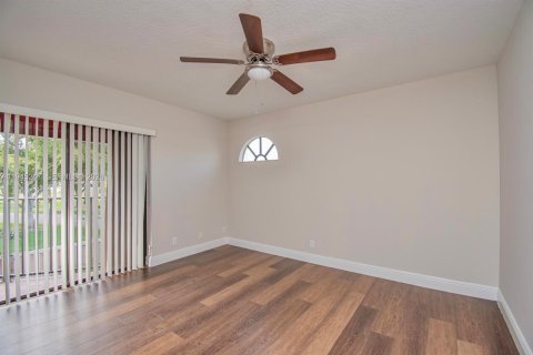 Townhouse in Delray Beach, Florida 3 bedrooms, 123.19 sq.m. № 2004275 - photo 8