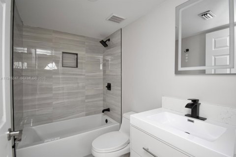 Townhouse in Delray Beach, Florida 3 bedrooms, 123.19 sq.m. № 2004275 - photo 10