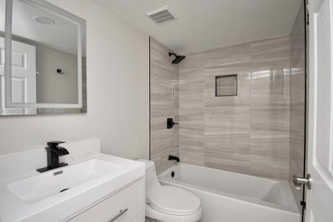 Townhouse in Delray Beach, Florida 3 bedrooms, 123.19 sq.m. № 2004275 - photo 14