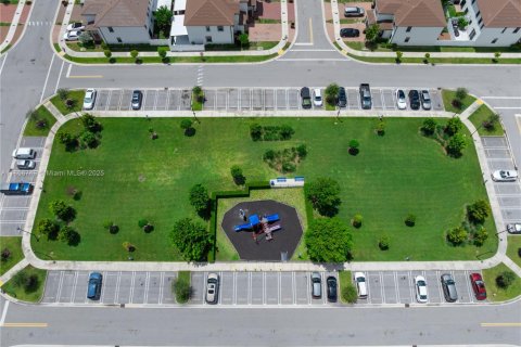 Townhouse in Hialeah, Florida 3 bedrooms, 137.77 sq.m. № 1882423 - photo 21