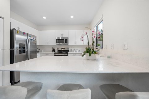 Townhouse in Hialeah, Florida 3 bedrooms, 137.77 sq.m. № 1882423 - photo 16