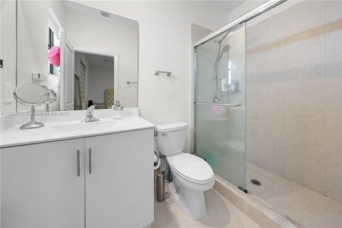 Townhouse in Hialeah, Florida 3 bedrooms, 137.77 sq.m. № 1882423 - photo 14
