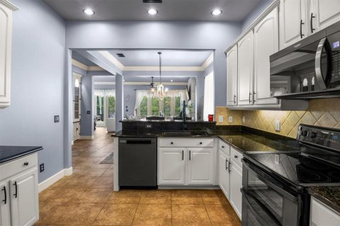House in Kissimmee, Florida 4 bedrooms, 256.78 sq.m. № 2220715 - photo 6