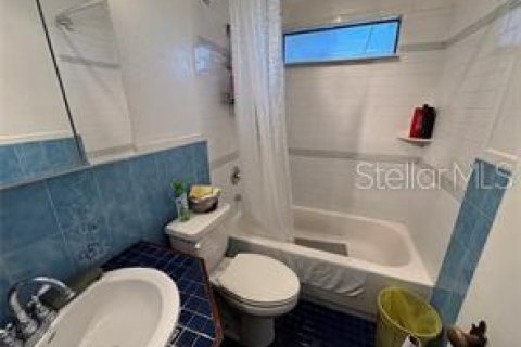 House in Orlando, Florida 4 bedrooms, 166.3 sq.m. № 2284090 - photo 20