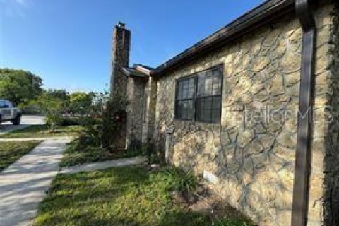 House in Orlando, Florida 4 bedrooms, 166.3 sq.m. № 2284090 - photo 4