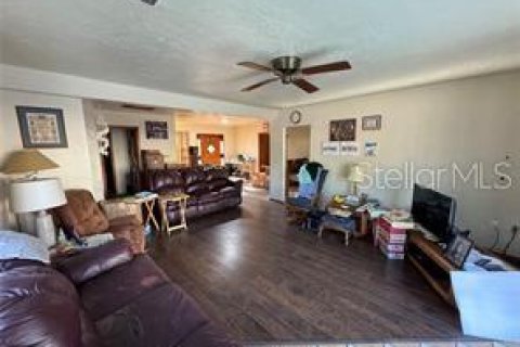 House in Orlando, Florida 4 bedrooms, 166.3 sq.m. № 2284090 - photo 14