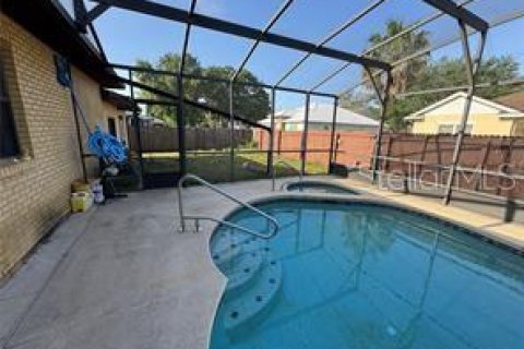 House in Orlando, Florida 4 bedrooms, 166.3 sq.m. № 2284090 - photo 6