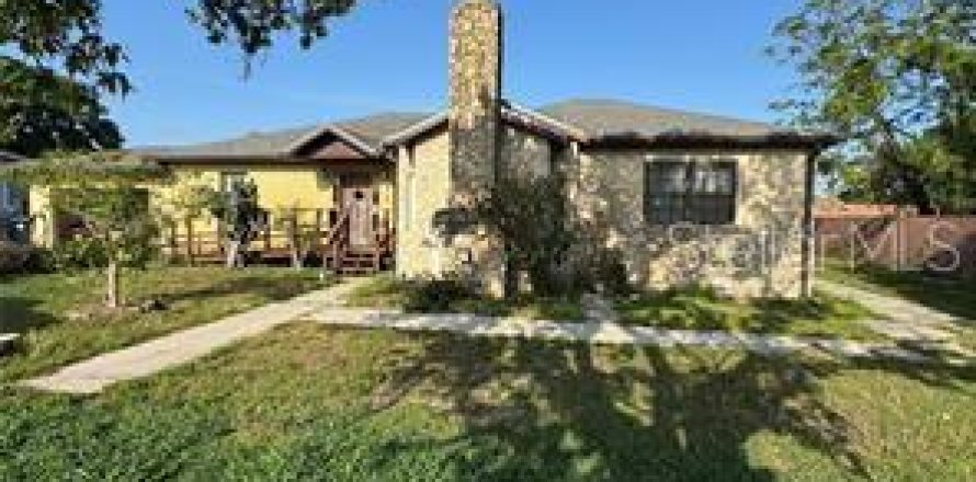 House in Orlando, Florida 4 bedrooms, 166.3 sq.m. № 2284090