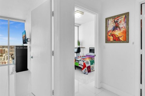 Condo in Miami, Florida, 3 bedrooms  № 2040610 - photo 29