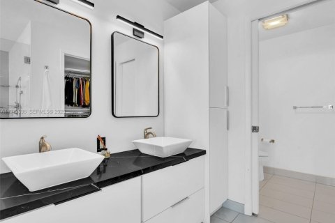 Condo in Miami, Florida, 3 bedrooms  № 2040610 - photo 26