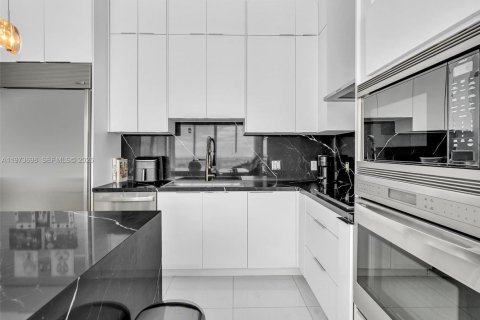 Condo in Miami, Florida, 3 bedrooms  № 2040610 - photo 3