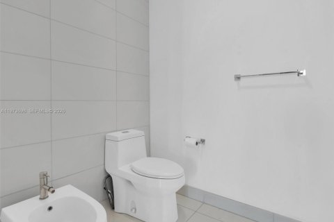 Condo in Miami, Florida, 3 bedrooms  № 2040610 - photo 27
