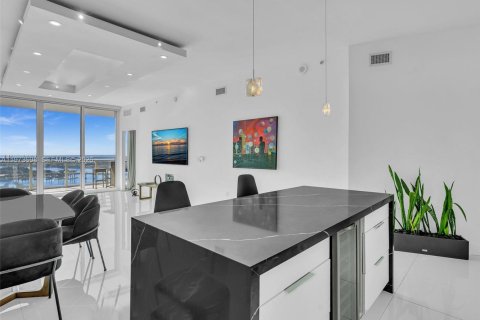 Condo in Miami, Florida, 3 bedrooms  № 2040610 - photo 6