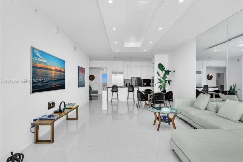 Condo in Miami, Florida, 3 bedrooms  № 2040610 - photo 19