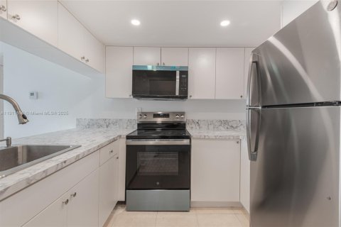 Снять в аренду кондоминиум в Майами, Флорида 2 спальни, 84.26м2, № 1967537 - фото 7