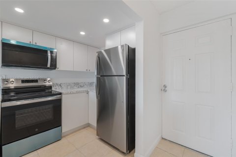 Снять в аренду кондоминиум в Майами, Флорида 2 спальни, 84.26м2, № 1967537 - фото 5