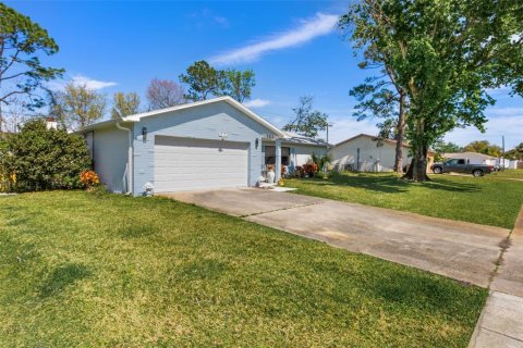 House in Port Orange, Florida 3 bedrooms, 155.24 sq.m. № 1048934 - photo 8