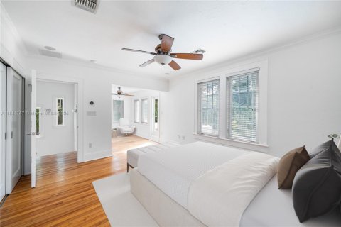 House in Miami, Florida 4 bedrooms, 285.86 sq.m. № 1834079 - photo 15