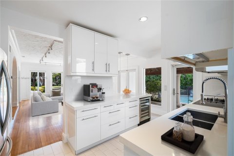 House in Miami, Florida 4 bedrooms, 285.86 sq.m. № 1834079 - photo 28