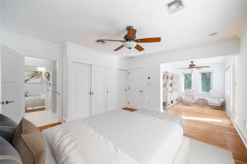 House in Miami, Florida 4 bedrooms, 285.86 sq.m. № 1834079 - photo 14