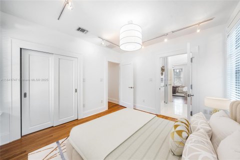 House in Miami, Florida 4 bedrooms, 285.86 sq.m. № 1834079 - photo 20