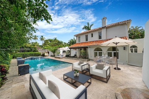 House in Miami, Florida 4 bedrooms, 285.86 sq.m. № 1834079 - photo 1