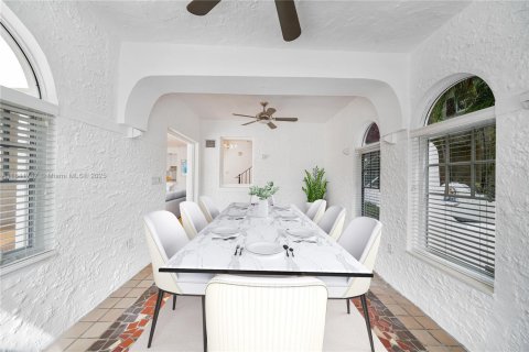 House in Miami, Florida 4 bedrooms, 285.86 sq.m. № 1834079 - photo 7