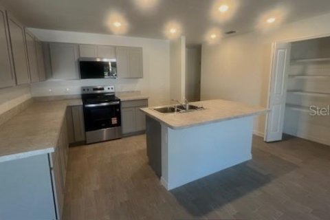 Casa en venta en Port Charlotte, Florida, 4 dormitorios, 198.25 m2 № 2109159 - foto 2