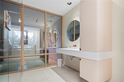 Купить кондоминиум в Майами, Флорида 6 спален, 620.22м2, № 1465602 - фото 19