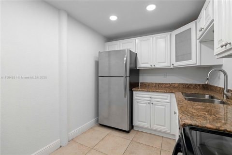 Снять в аренду кондоминиум в Норт-Майами, Флорида 1 спальня, 66.33м2, № 1956614 - фото 4