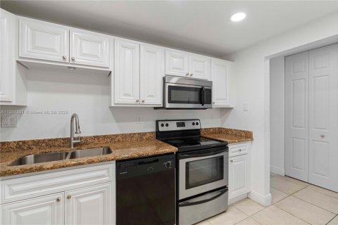 Снять в аренду кондоминиум в Норт-Майами, Флорида 1 спальня, 66.33м2, № 1956614 - фото 14