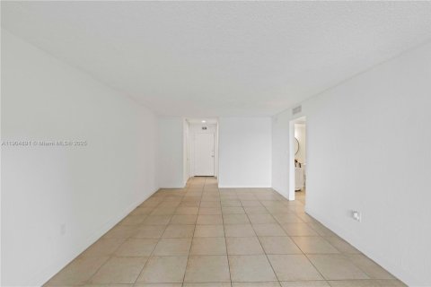 Снять в аренду кондоминиум в Норт-Майами, Флорида 1 спальня, 66.33м2, № 1956614 - фото 10