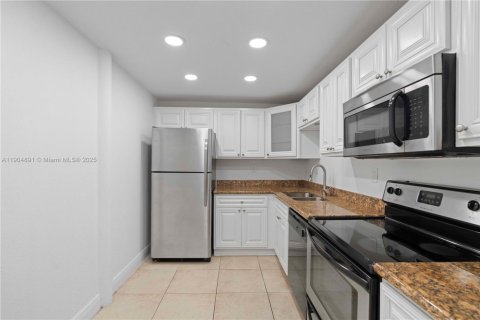 Снять в аренду кондоминиум в Норт-Майами, Флорида 1 спальня, 66.33м2, № 1956614 - фото 6